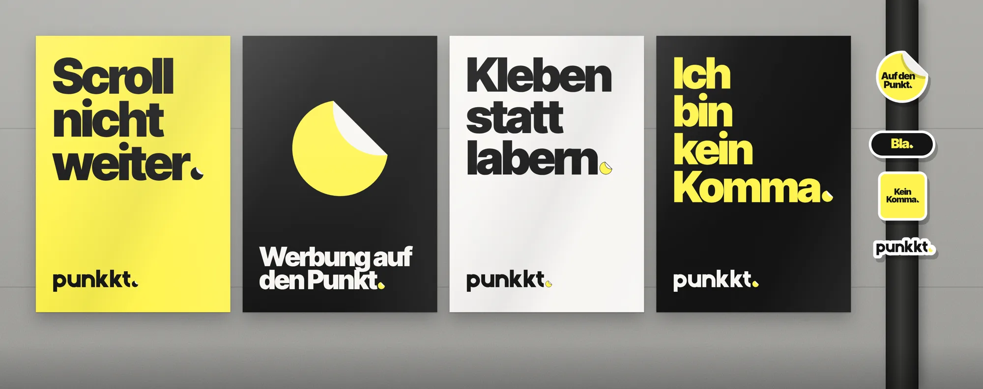 Vier punkkt. Plakate auf einer Betonwand